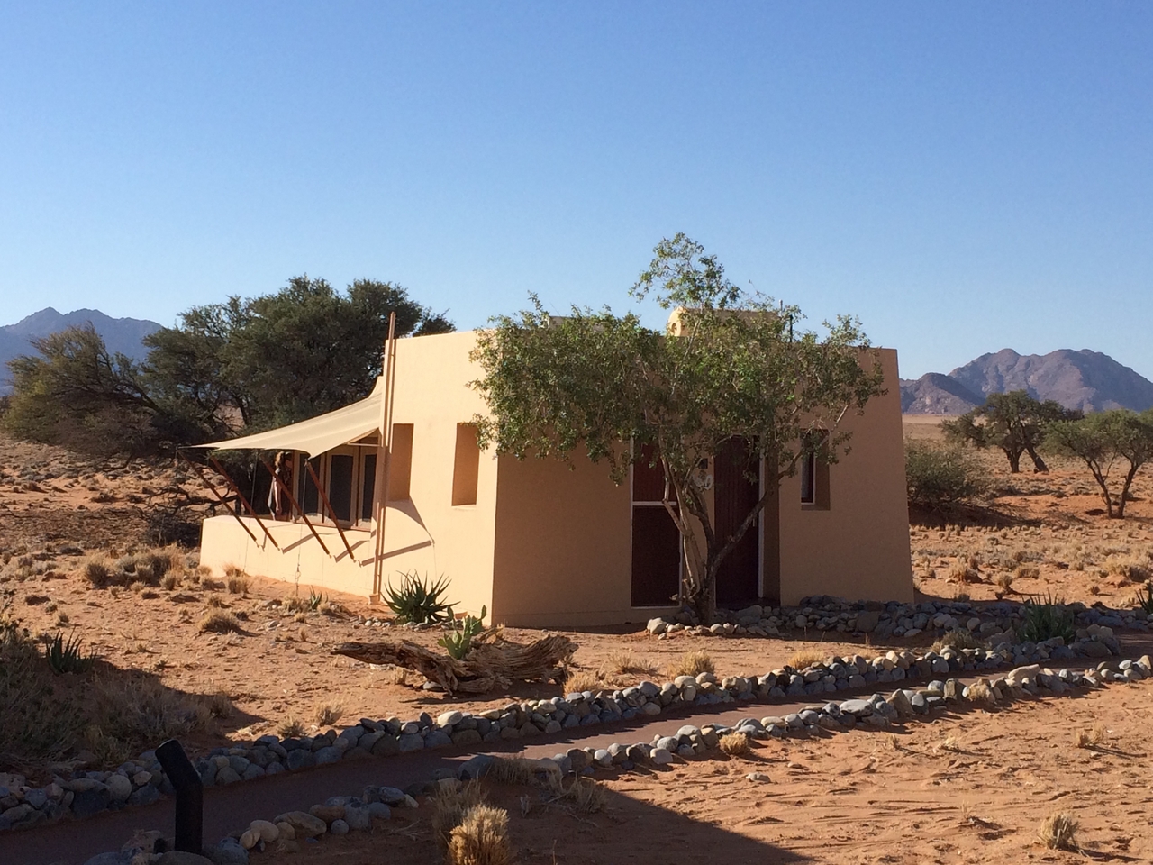 [13789] 2016_06_24_09_52_29_Africa_iPhone_5s_IMG__00479.jpg
