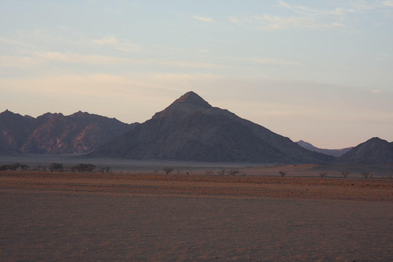[14650] 2016_06_25_01_52_43_Africa_Canon_EOS_40D_IMG__02260.jpg