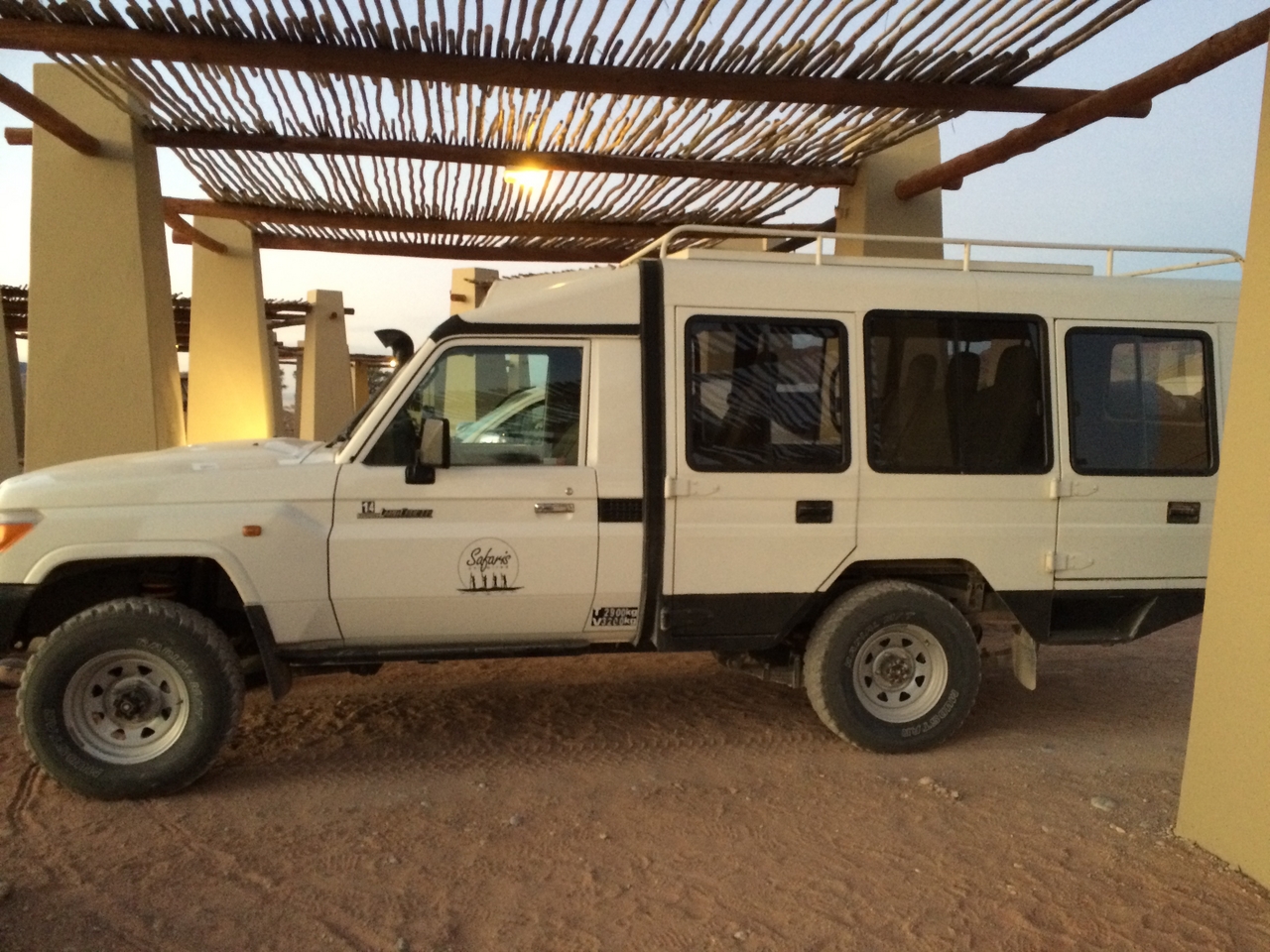 [14578] 2016_06_25_01_25_56_Africa_iPhone_5s_IMG__06117.jpg